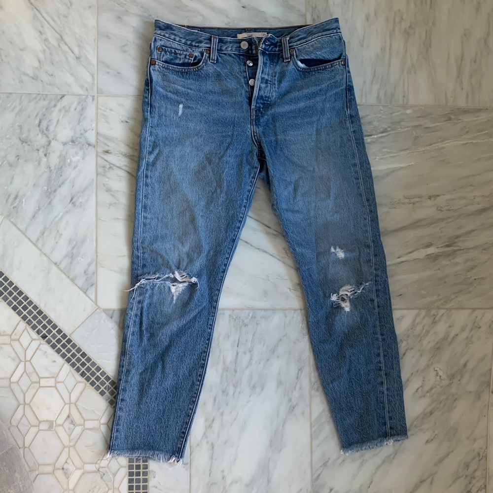 Levi’s wedgie fit jeans. Size 29. Light wash.